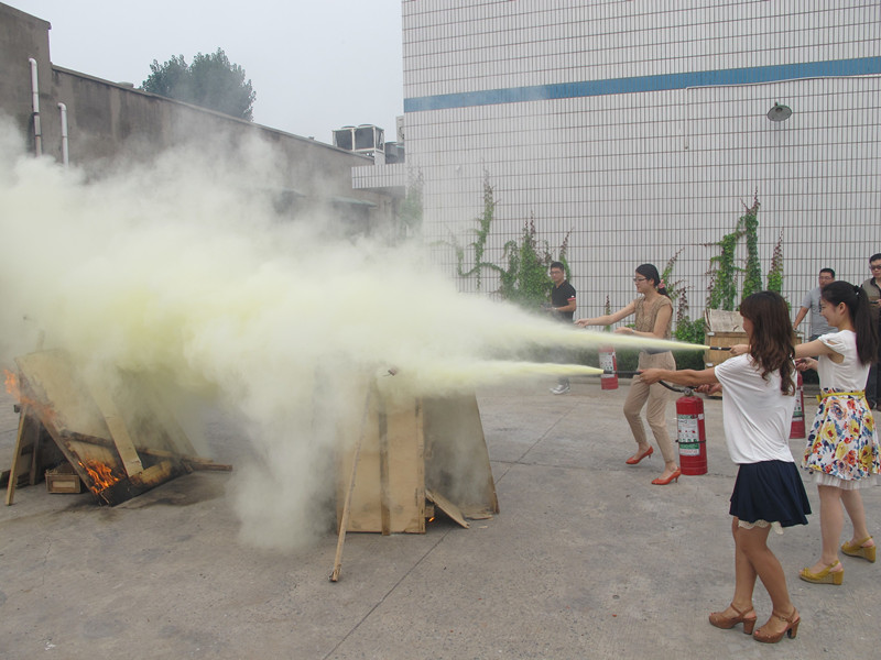 人人參與消防-共創(chuàng)平安和諧-益和熱力公司開(kāi)展消防、逃生演練